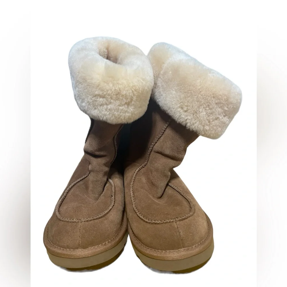 NWOT Women’s UGG Downtown Chestnut Sheepskin Lined Boots‎ Size 6